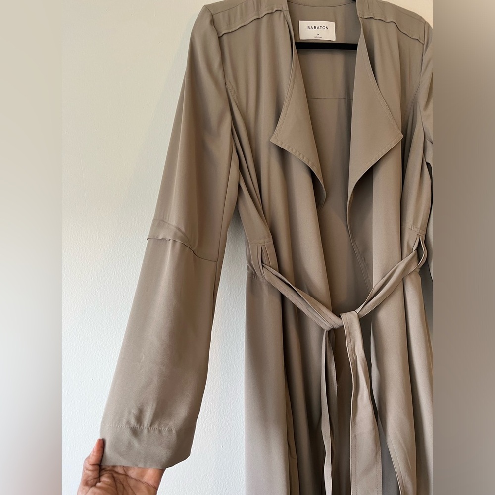 Aritzia Babaton Quincey Flowy Lightweight trench coat Size Medium In Taupe - Picture 12 of 16